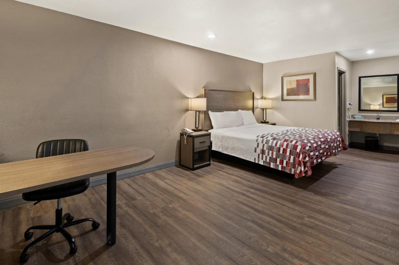 Irving Inn & Suites At Dfw Airport Exterior photo