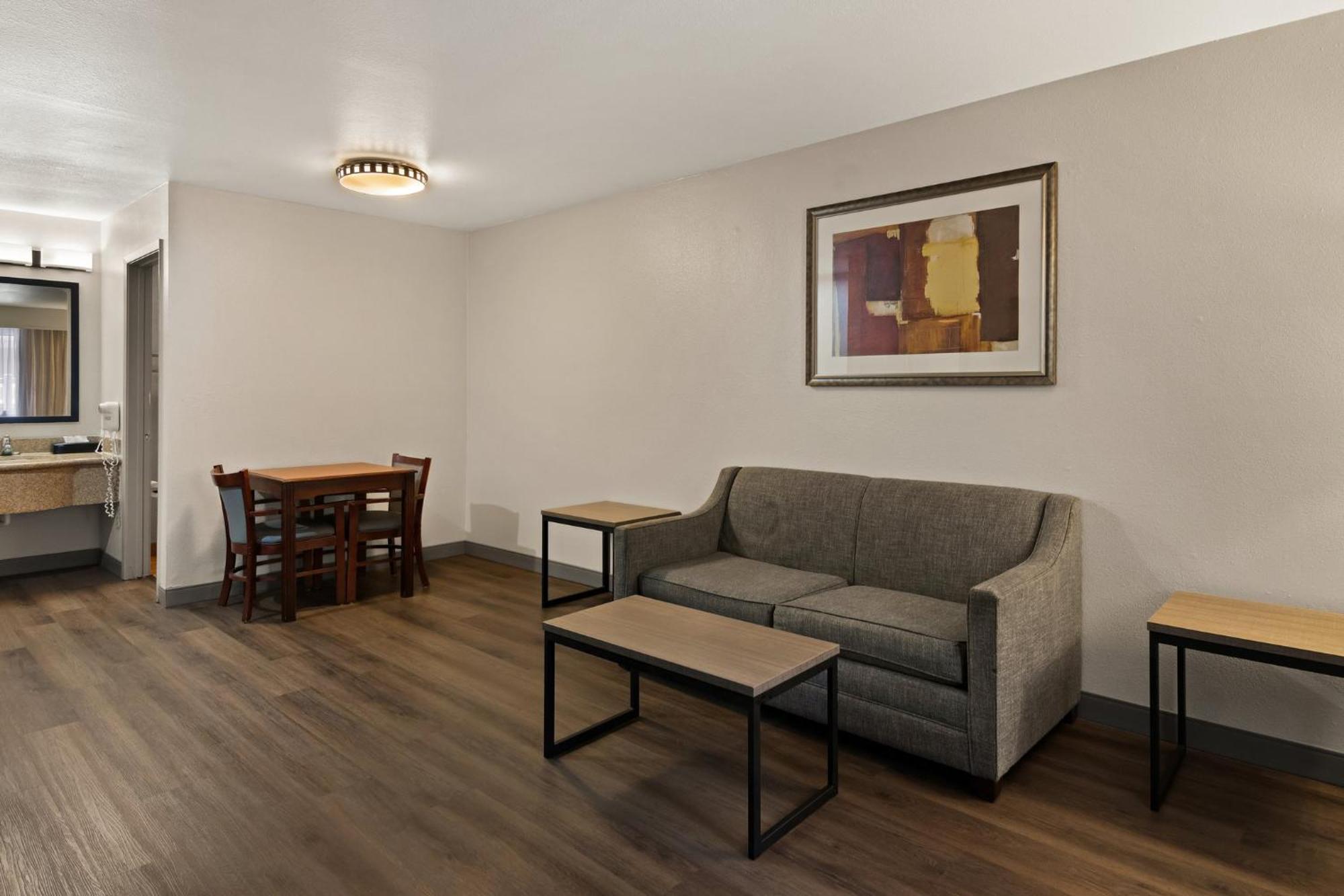 Irving Inn & Suites At Dfw Airport Exterior photo