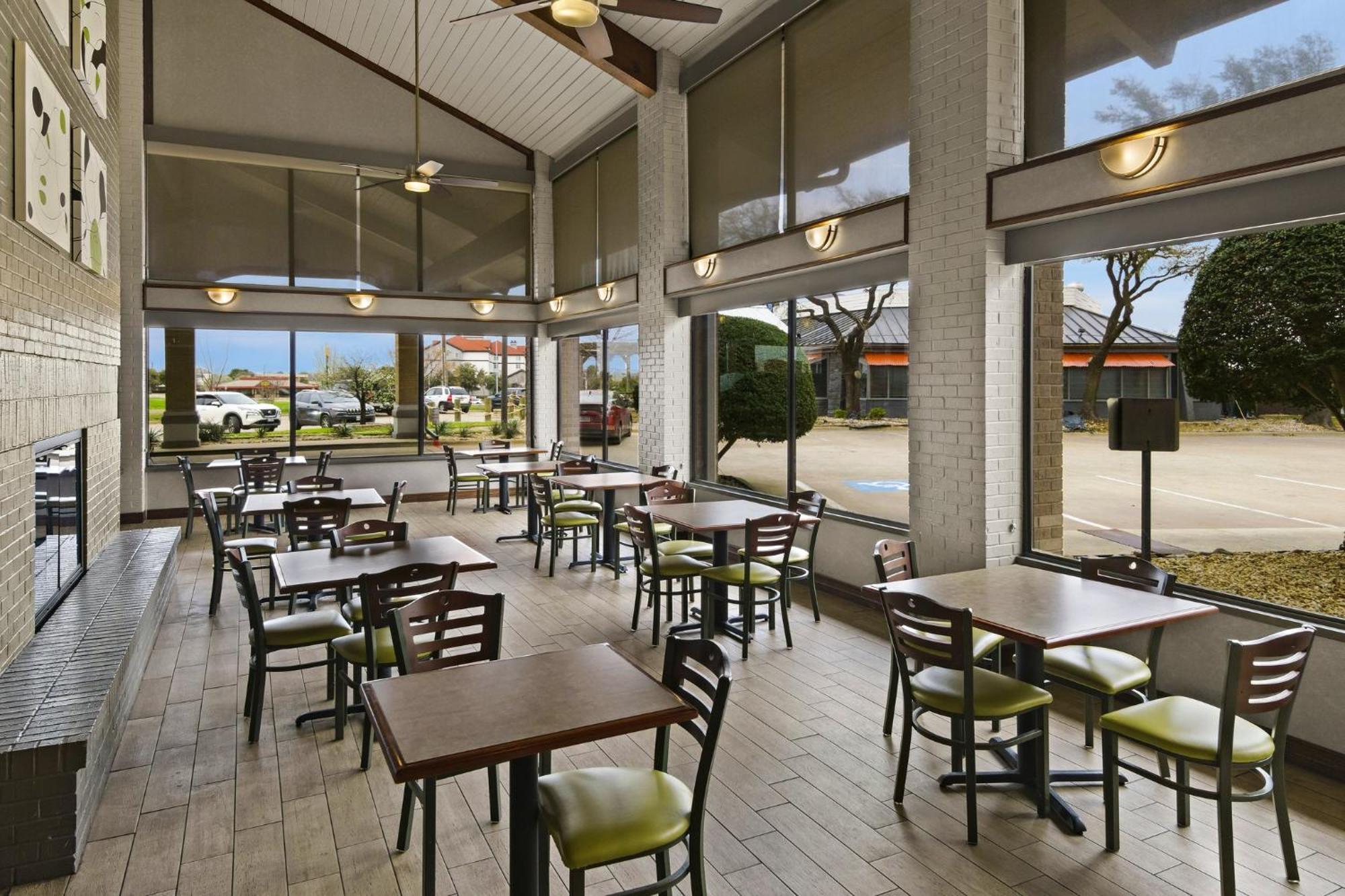 Irving Inn & Suites At Dfw Airport Exterior photo