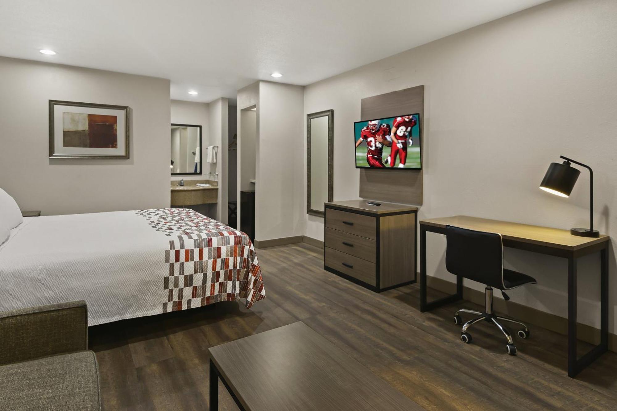 Irving Inn & Suites At Dfw Airport Exterior photo