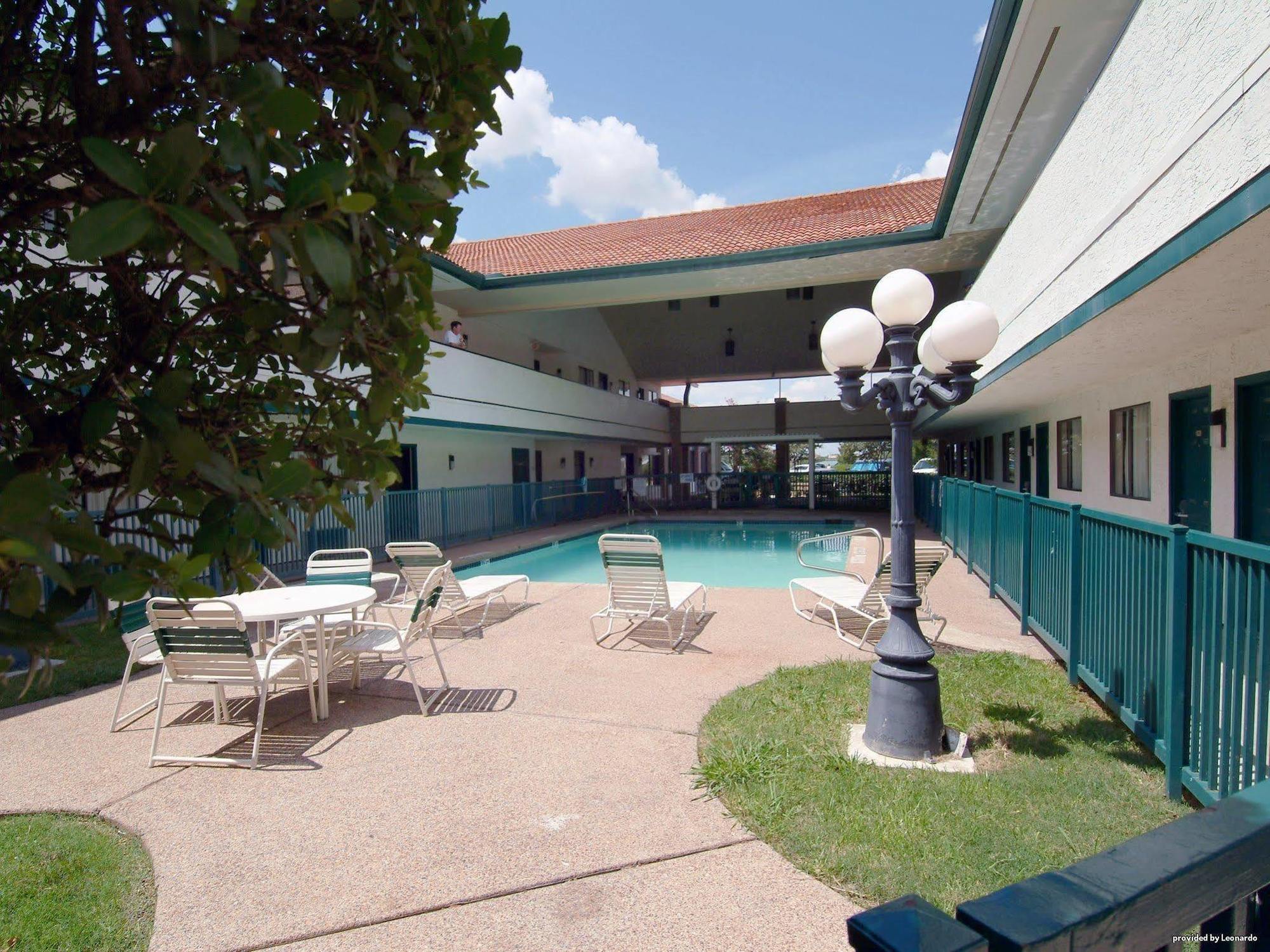 Irving Inn & Suites At Dfw Airport Facilities photo