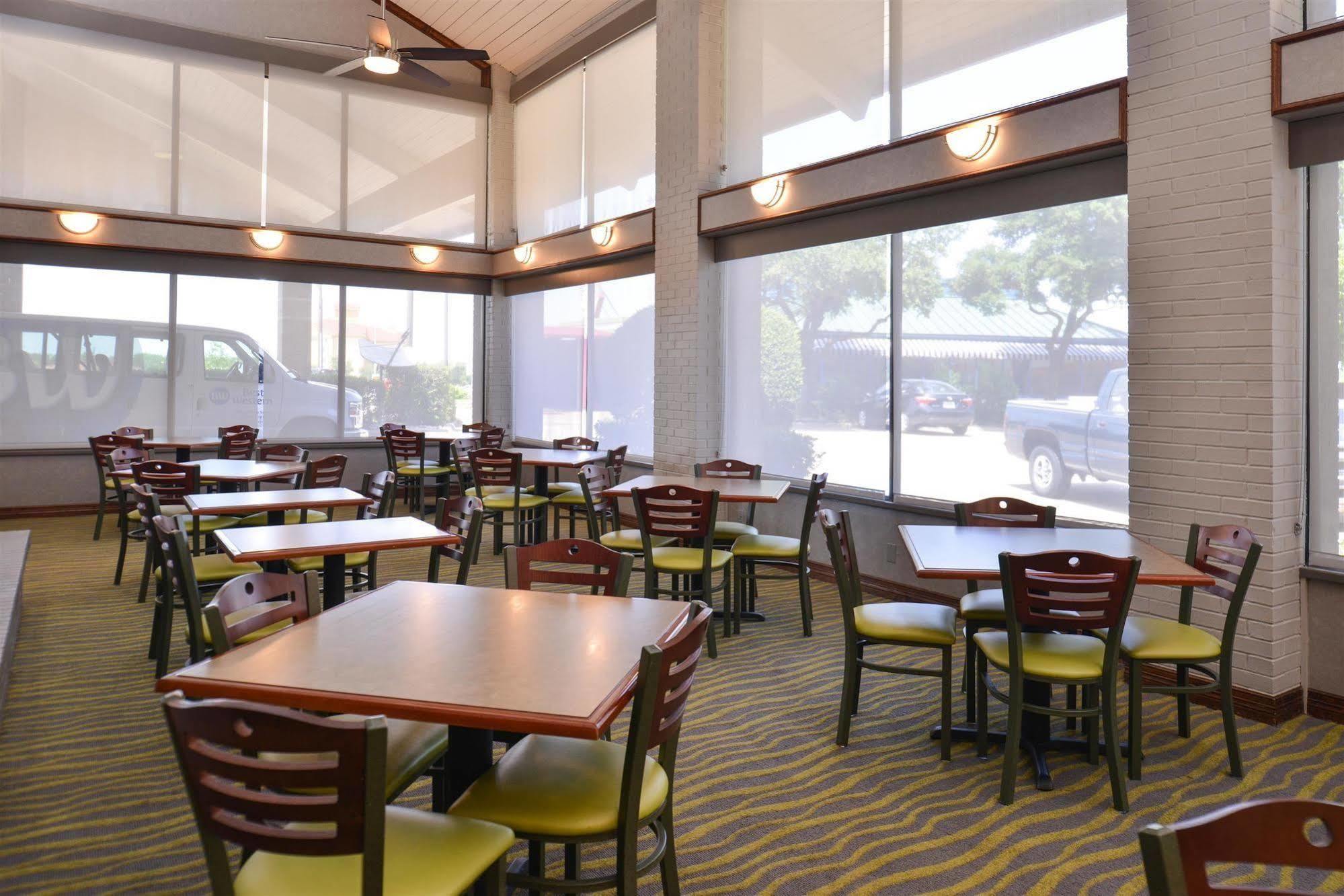 Irving Inn & Suites At Dfw Airport Exterior photo