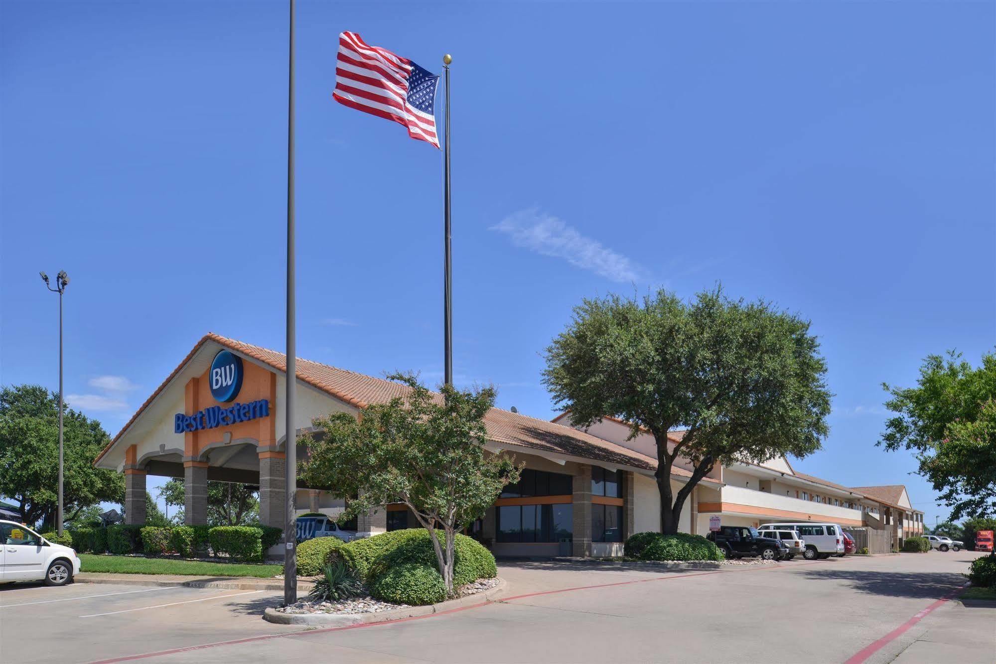 Irving Inn & Suites At Dfw Airport Exterior photo