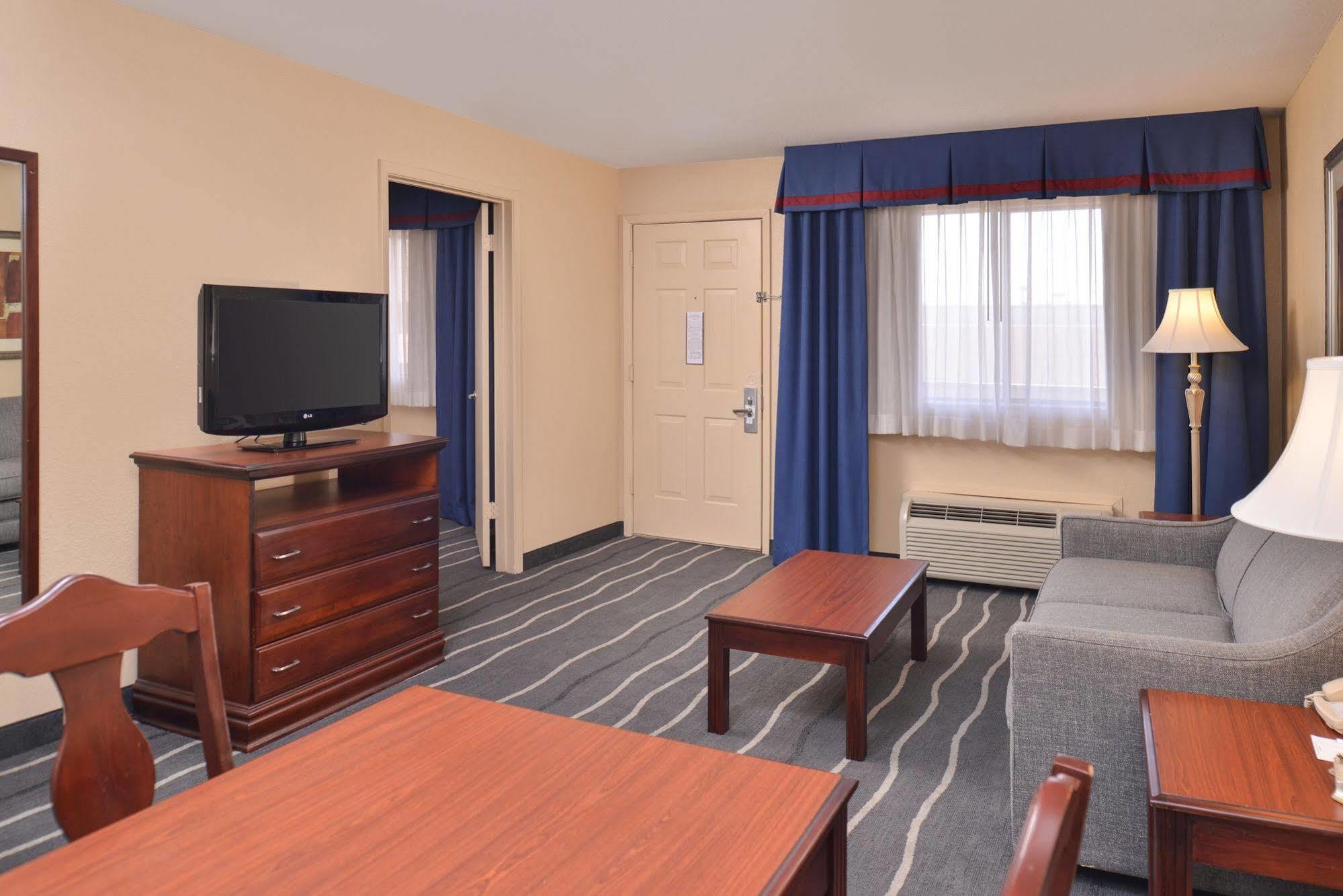 Irving Inn & Suites At Dfw Airport Exterior photo
